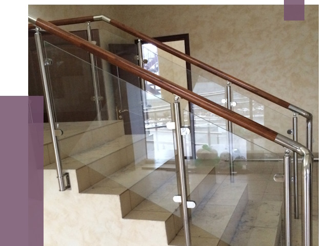 Комбинированные перила из металла и дерева в Котласе