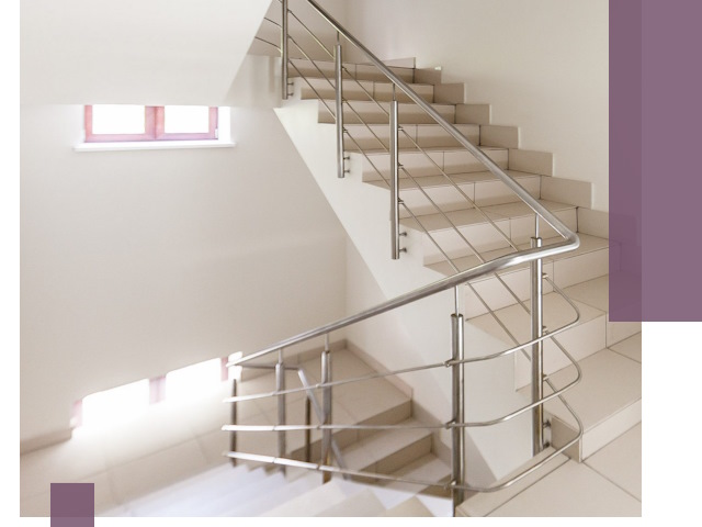 Установка и замена перил в подъезде в Котласе