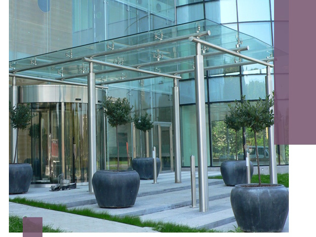 Навесы из стекла на заказ в Котласе — монтаж и установка