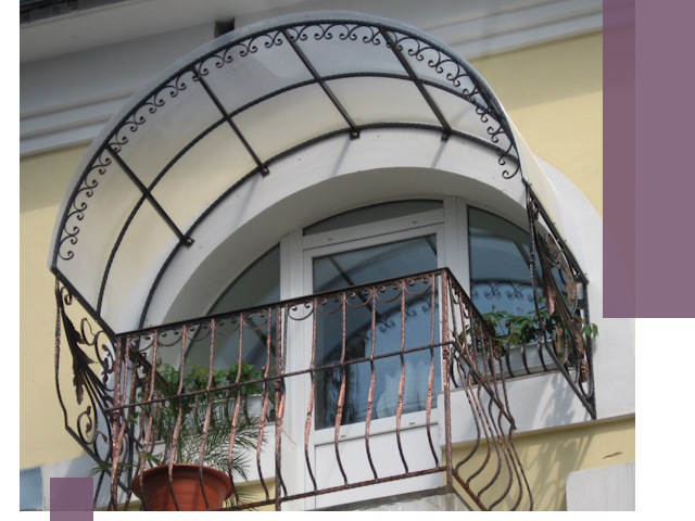 Козырьки над балконом в Котласе — изготовление и монтаж