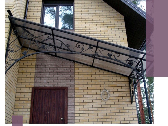 Односкатные козырьки из металла под ключ в Котласе